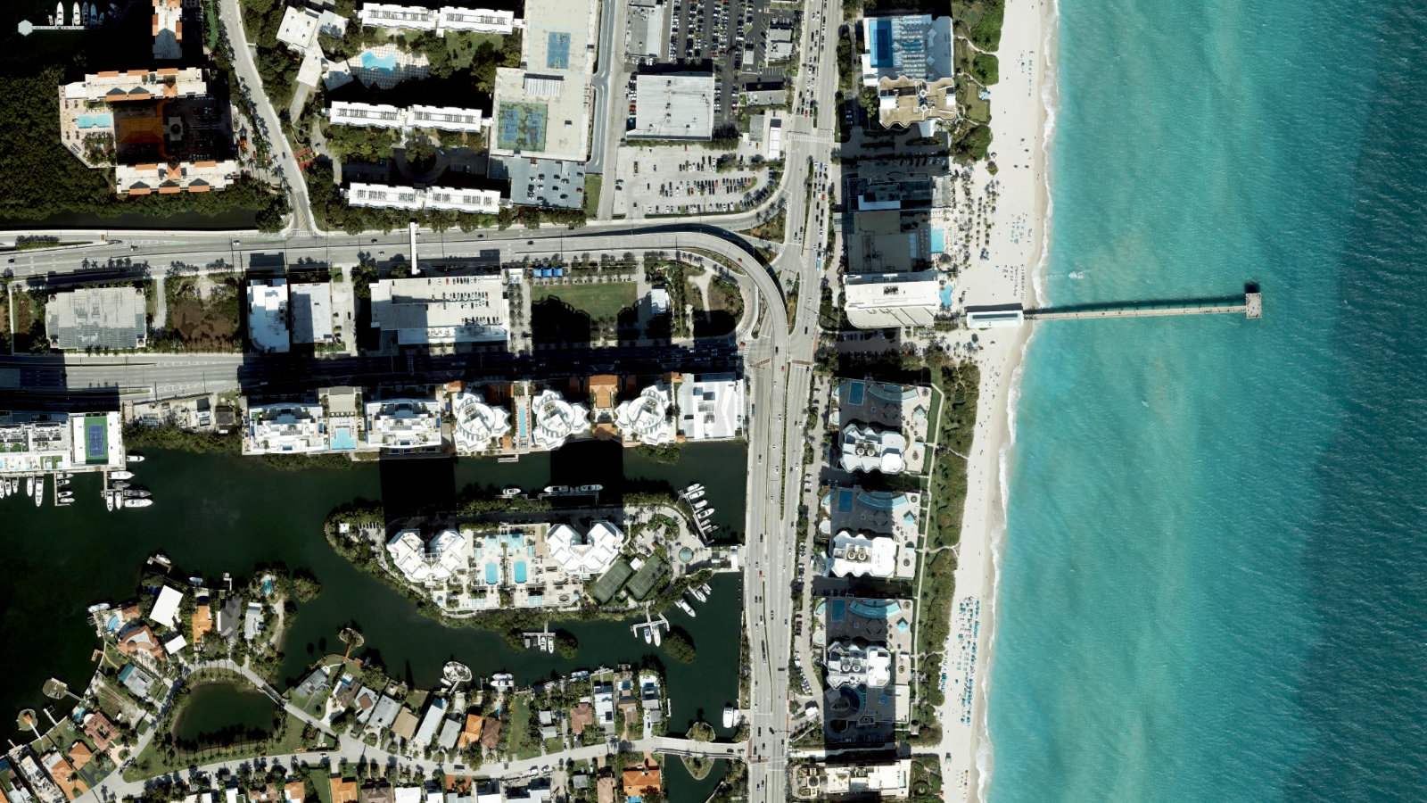 16690 COLLINS AVE,, SUNNY ISLES BEACH, FL(本社・衛星)