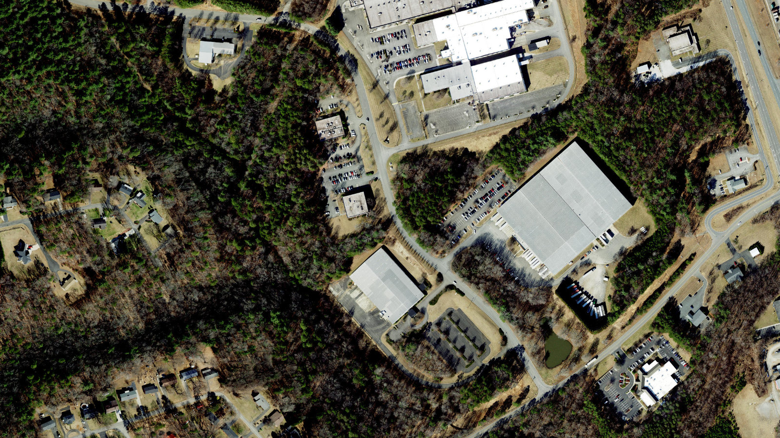 1373 BOGGS DR, MOUNT AIRY, NC(本社・衛星)