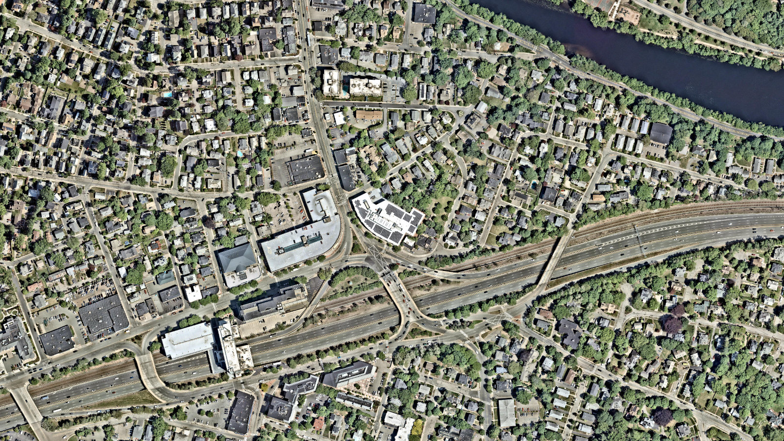 TWO NEWTON PLACE, NEWTON, MA（本社・衛星）