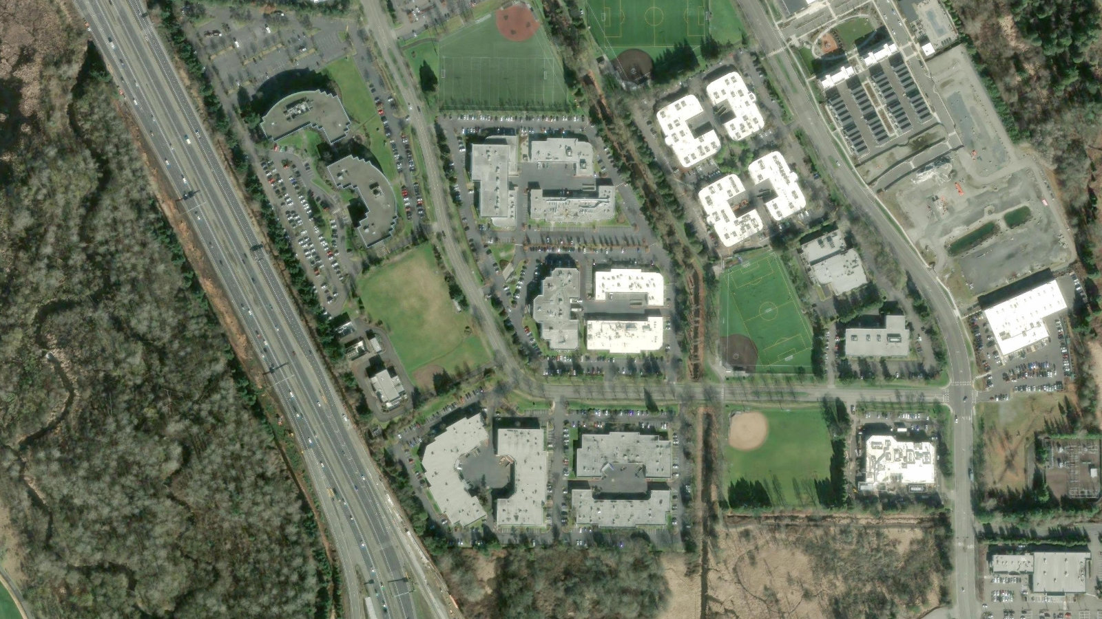 18702 N. CREEK PARKWAY, BOTHELL, WA（本社・衛星）
