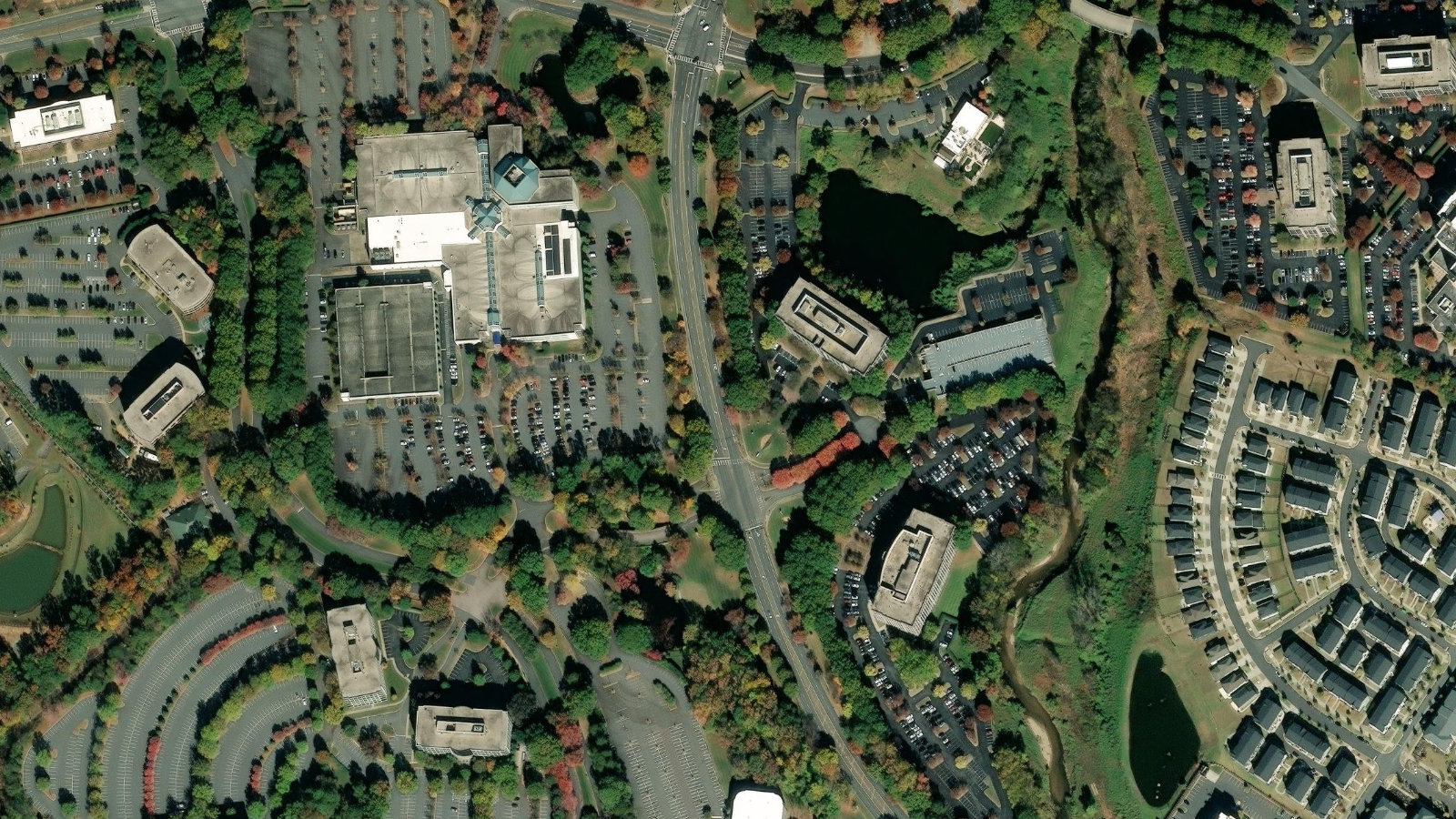 2730 W. TYVOLA ROAD, CHARLOTTE, NC（本社・衛星）