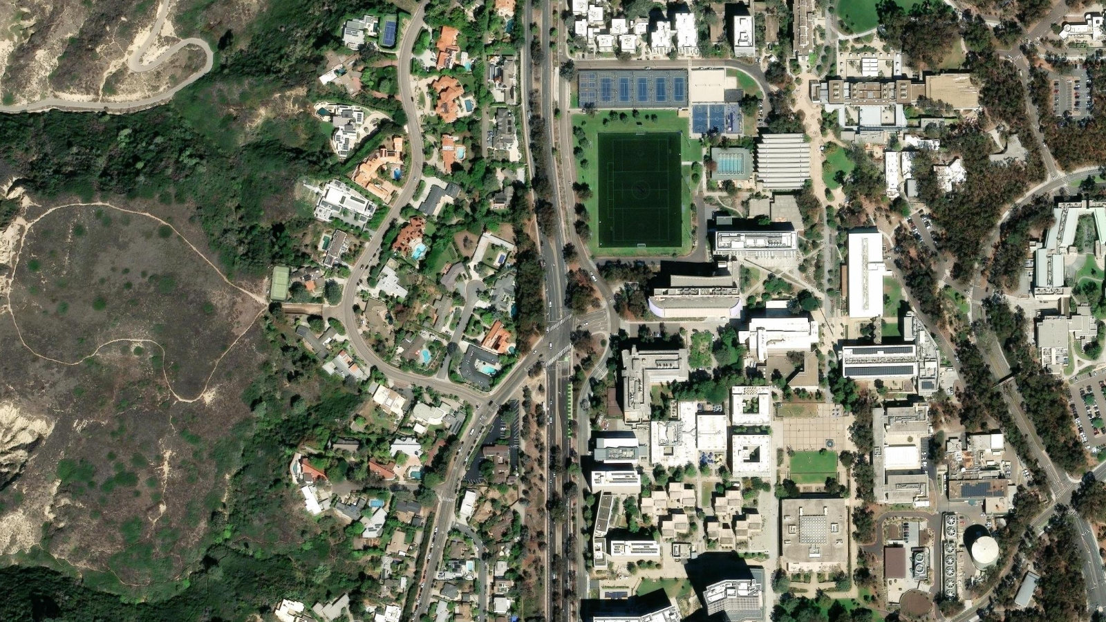 11025 N. TORREY PINES ROAD, LA JOLLA, CA(本社・衛星)