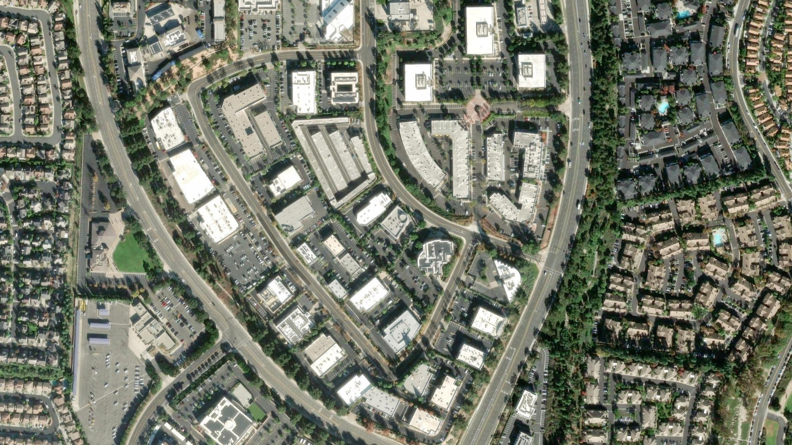32 JOURNEY, ALISO VIEJO, CA（本社・衛星）