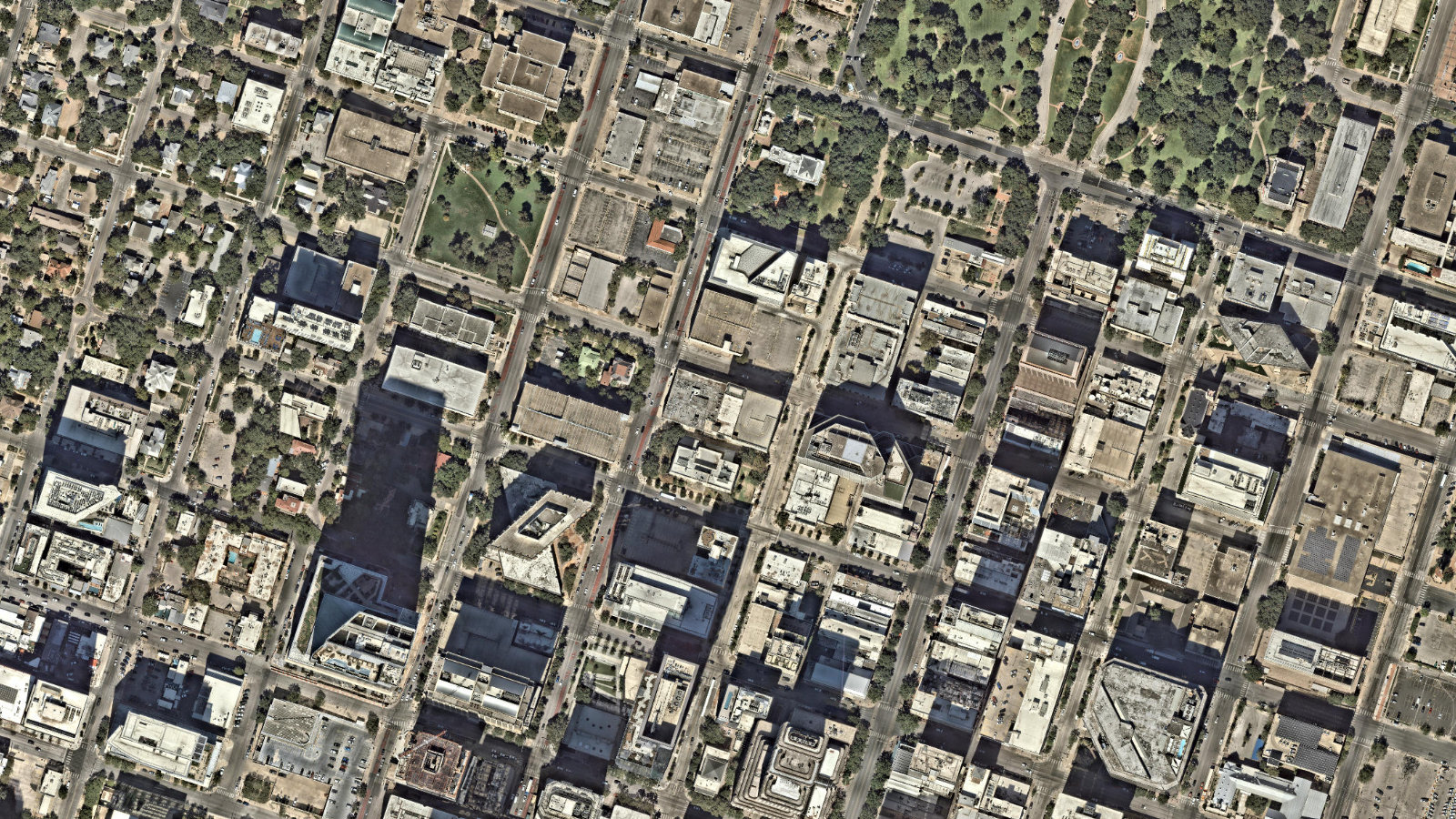 13215 BEE CAVE PARKWAY, AUSTIN, TX（本社・衛星）