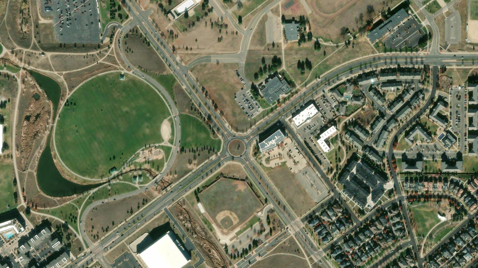 8950 E. LOWRY BOULEVARD, DENVER, CO(本社・衛星)