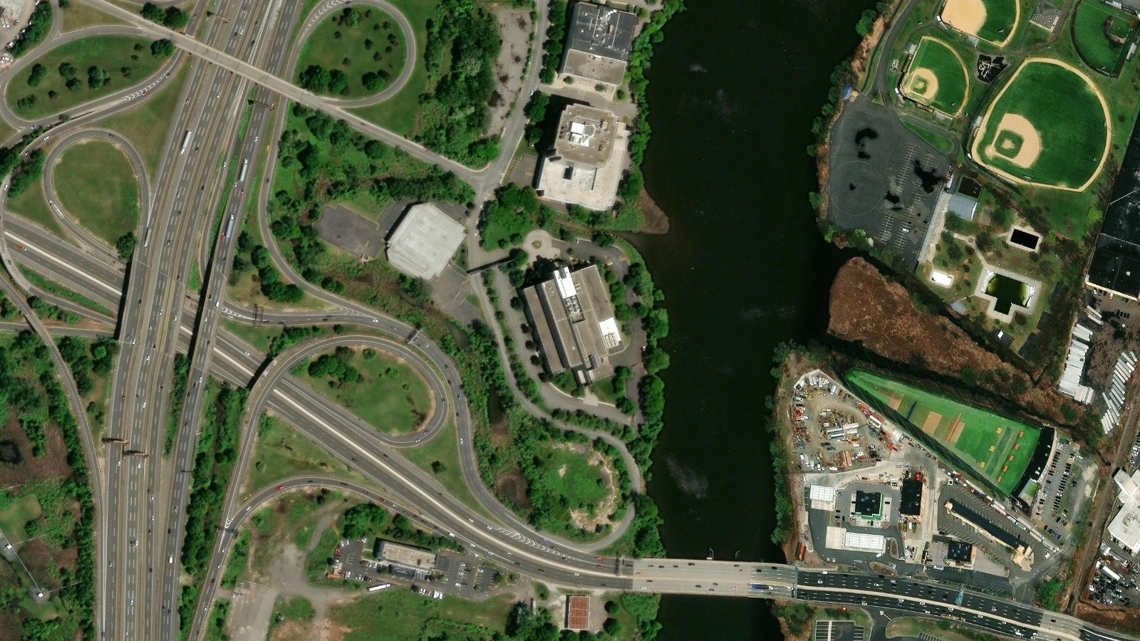 55 CHALLENGER ROAD, RIDGEFIELD PARK, NJ(本社・衛星)
