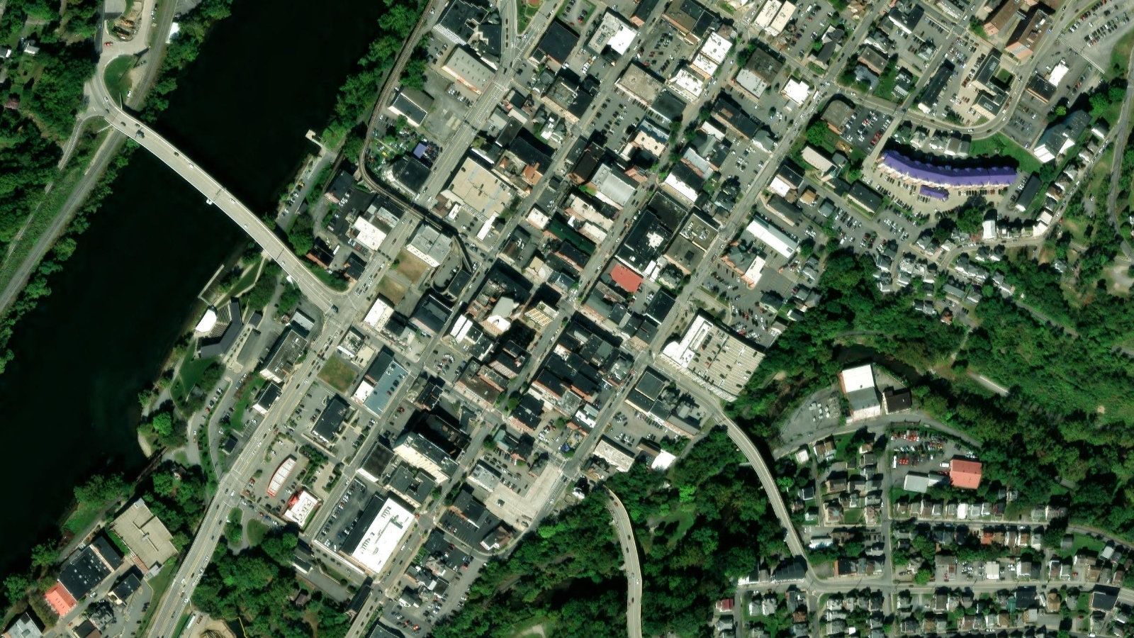 2605 CRANBERRY SQUARE, MORGANTOWN, WV(本社・衛星)