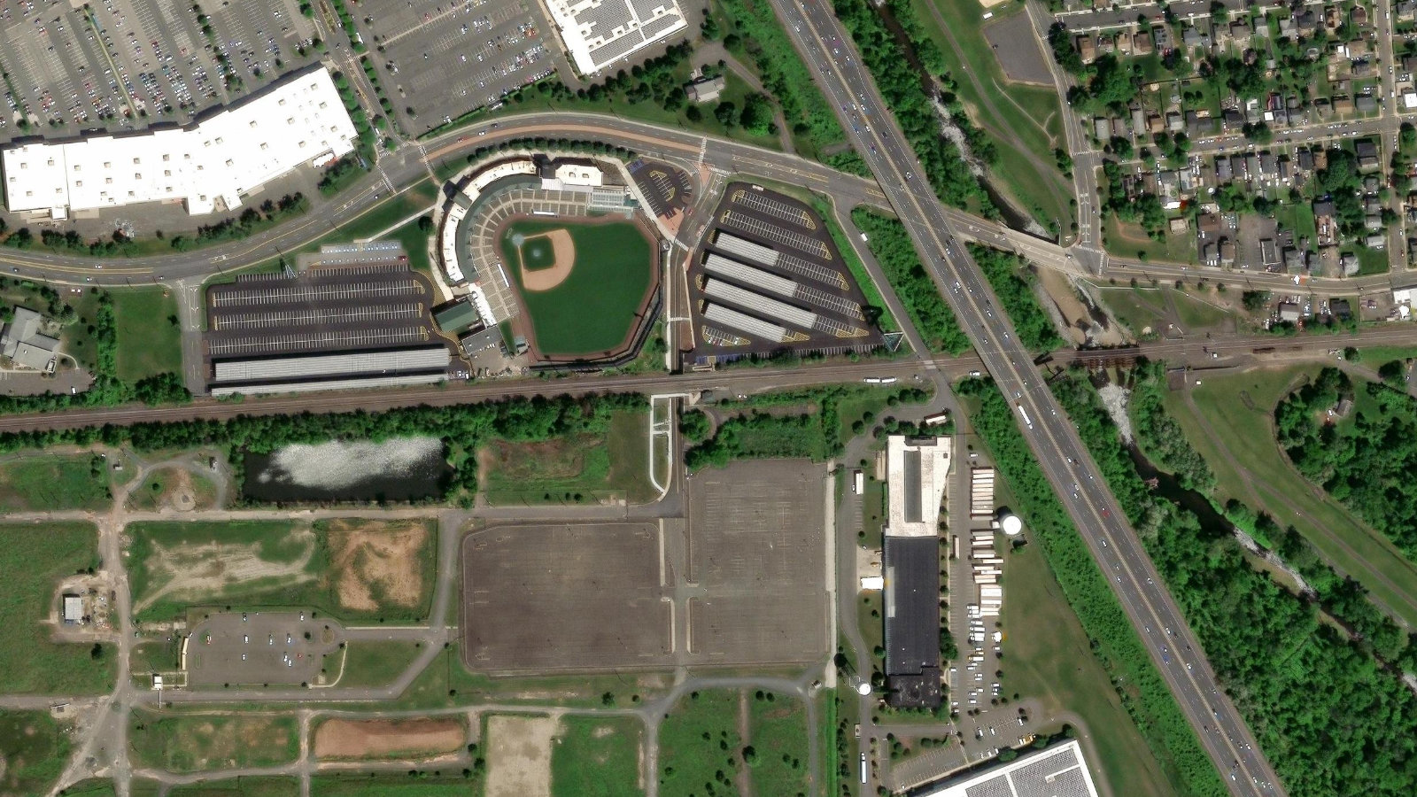 700 US HIGHWAY 202/206, BRIDGEWATER, NJ（本社・衛星）