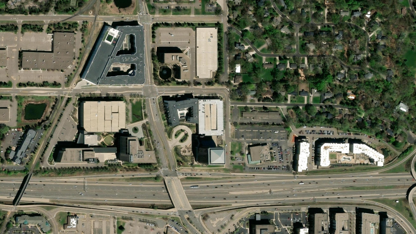 5500 WAYZATA BLVD, GOLDEN VALLEY, MN(本社・衛星)