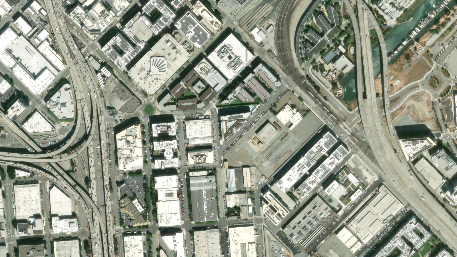 1 DE HARO STREET, SAN FRANCISCO, CA（本社・衛星）
