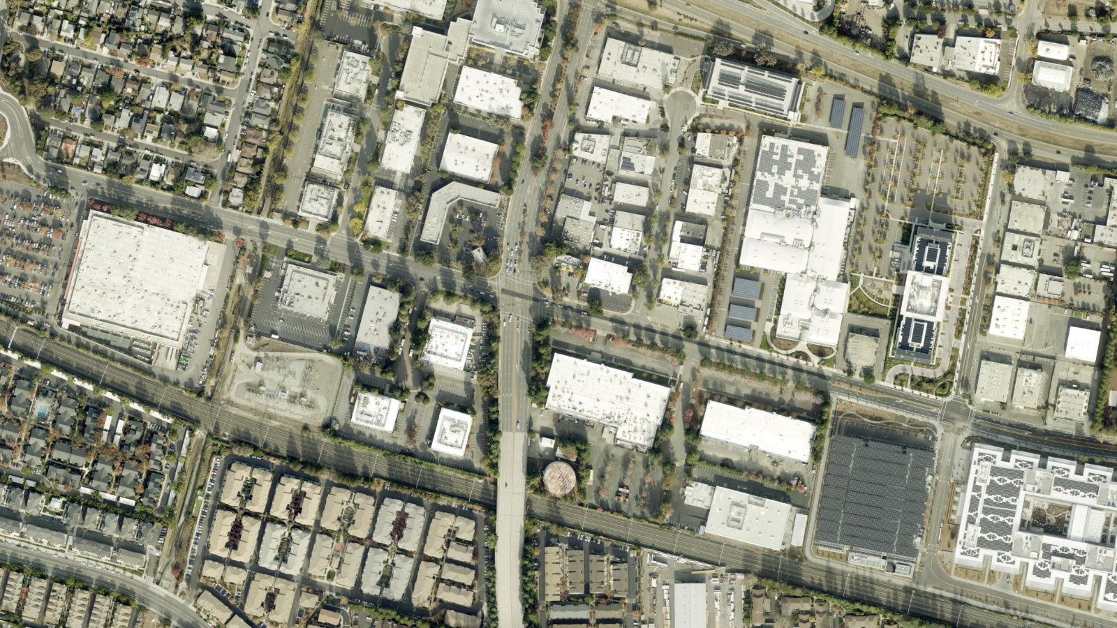 1020 KIFER ROAD, SUNNYVALE, CA（本社・衛星）