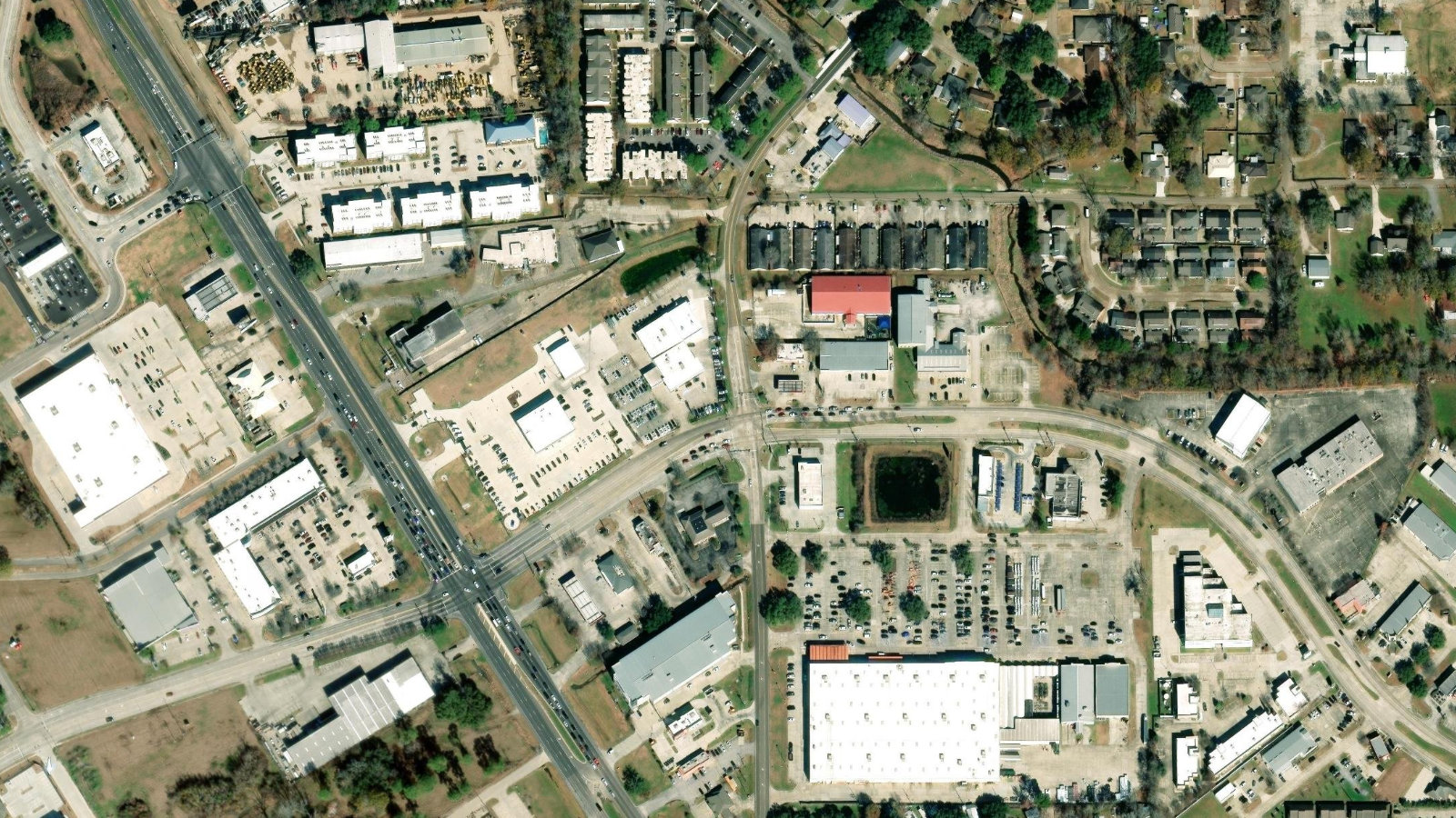 10500 COURSEY BLVD, BATON ROUGE, LA（本社・衛星）