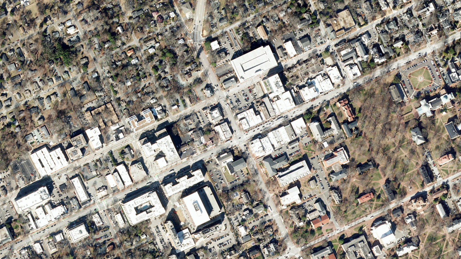 121 N COLUMBIA ST, CHAPEL HILL, NC(本社・衛星)
