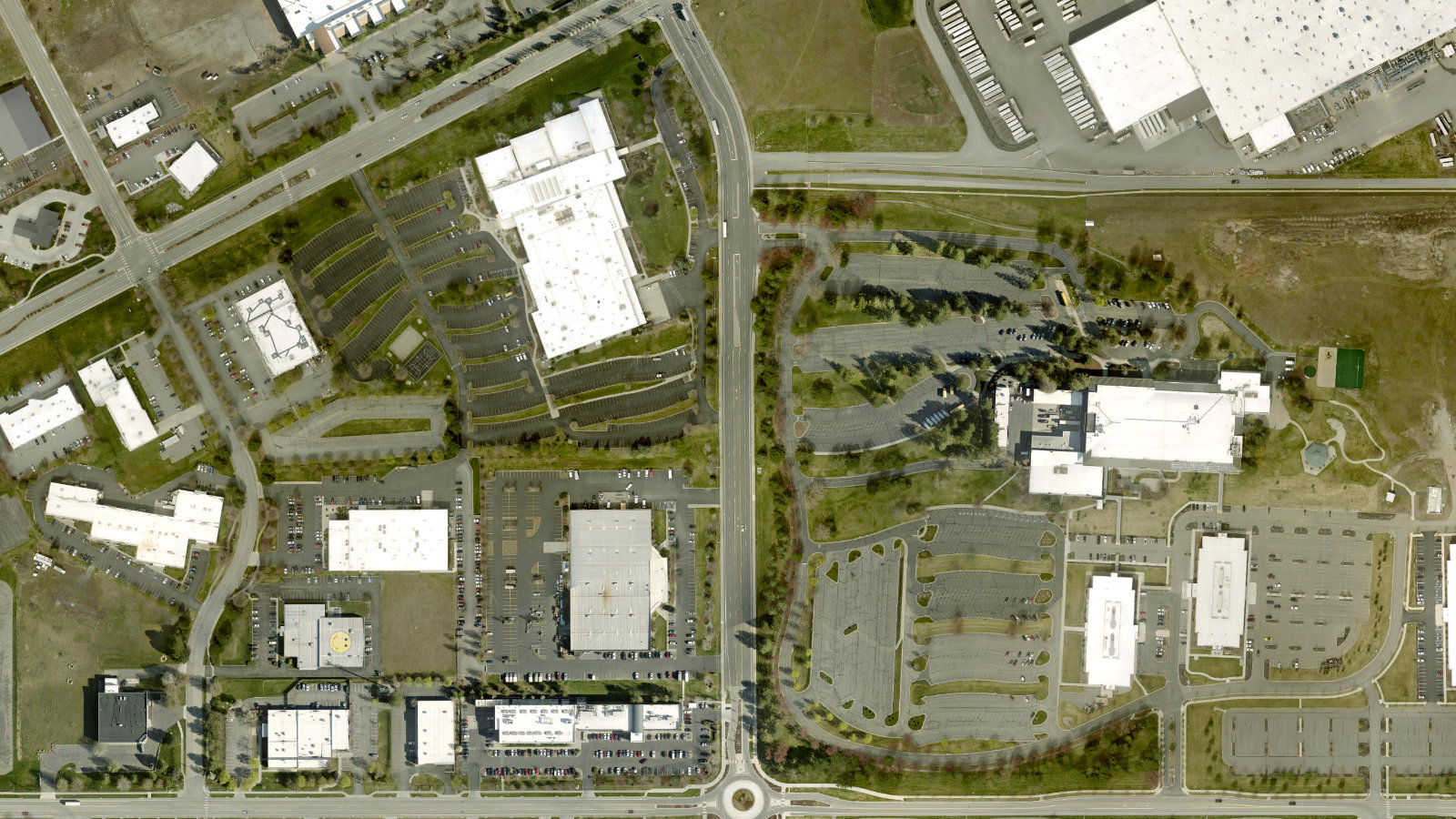 2111 N MOLTER ROAD, LIBERTY LAKE, WA(本社・衛星)