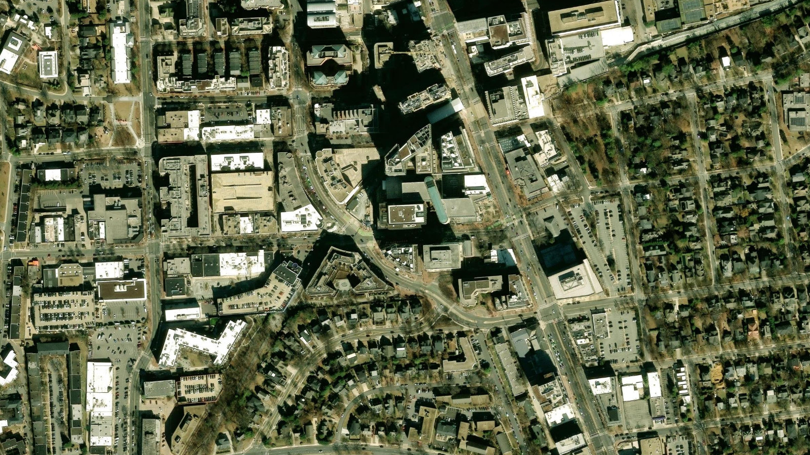 4747 BETHESDA AVENUE, BETHESDA, MD(本社・衛星)