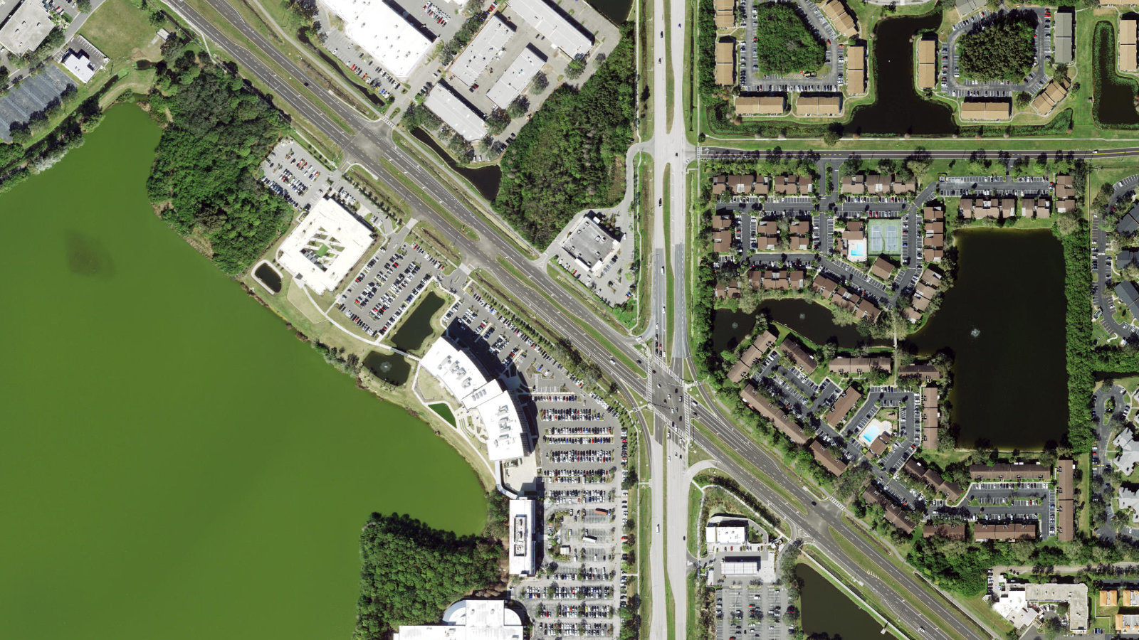 10800 ROOSEVELT BOULEVARD NORTH, ST PETERSBURG, FL(本社・衛星)