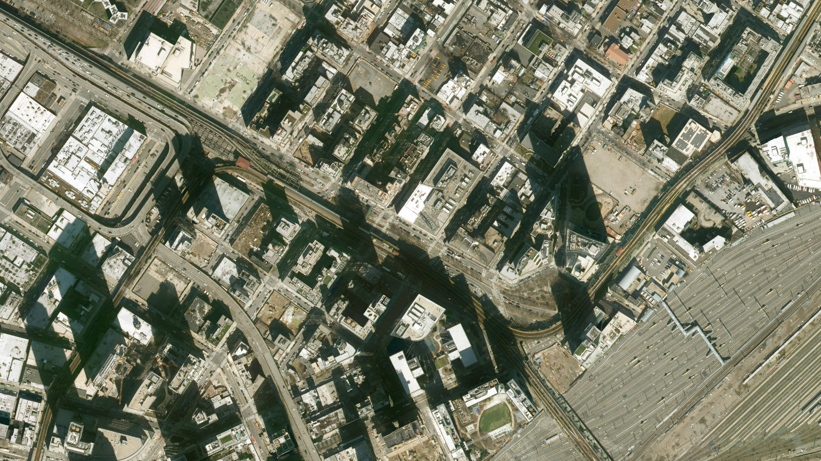 27-01 QUEENS PLAZA NORTH, LONG ISLAND CITY, NY（本社・衛星）
