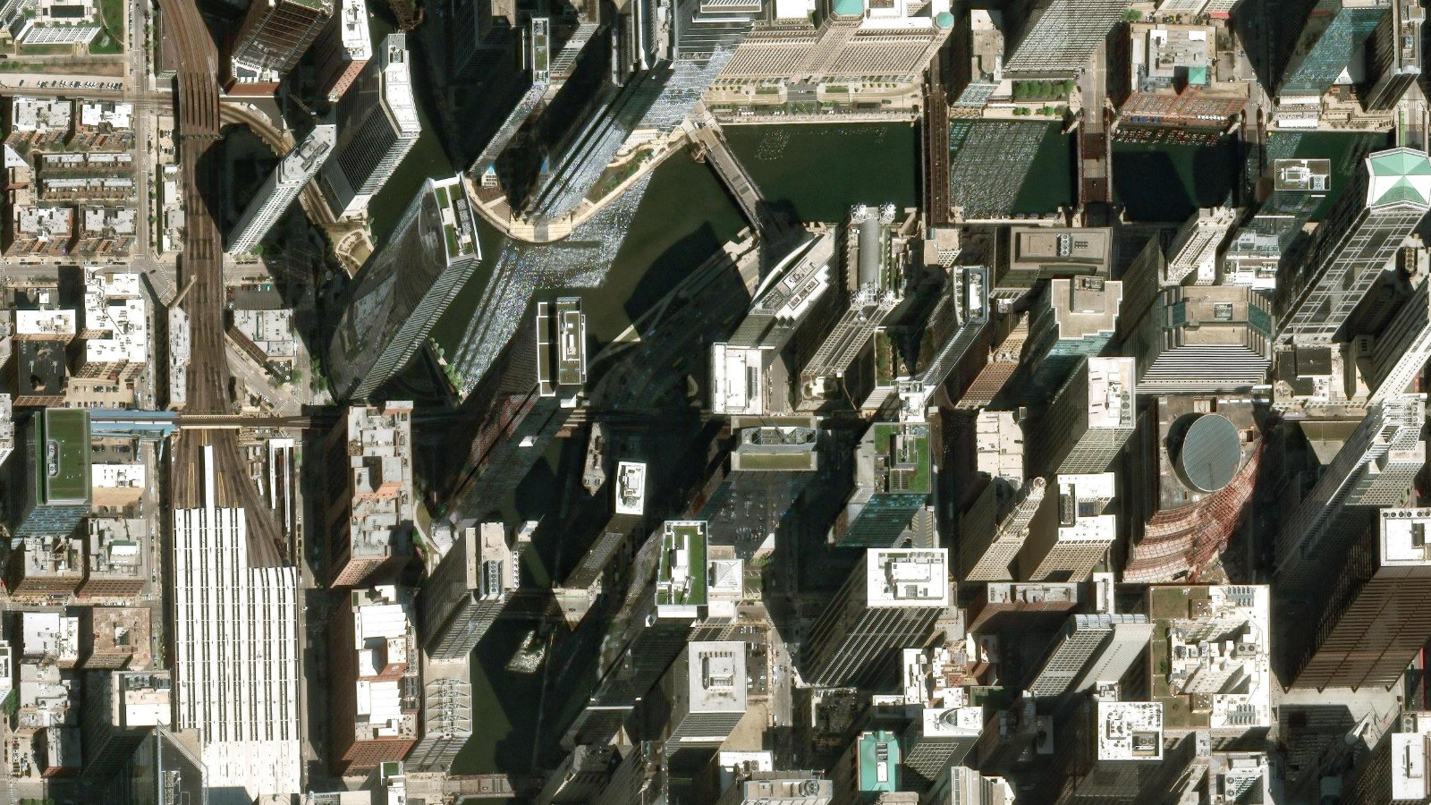 333 WEST WACKER DRIVE, CHICAGO, IL(本社・衛星)