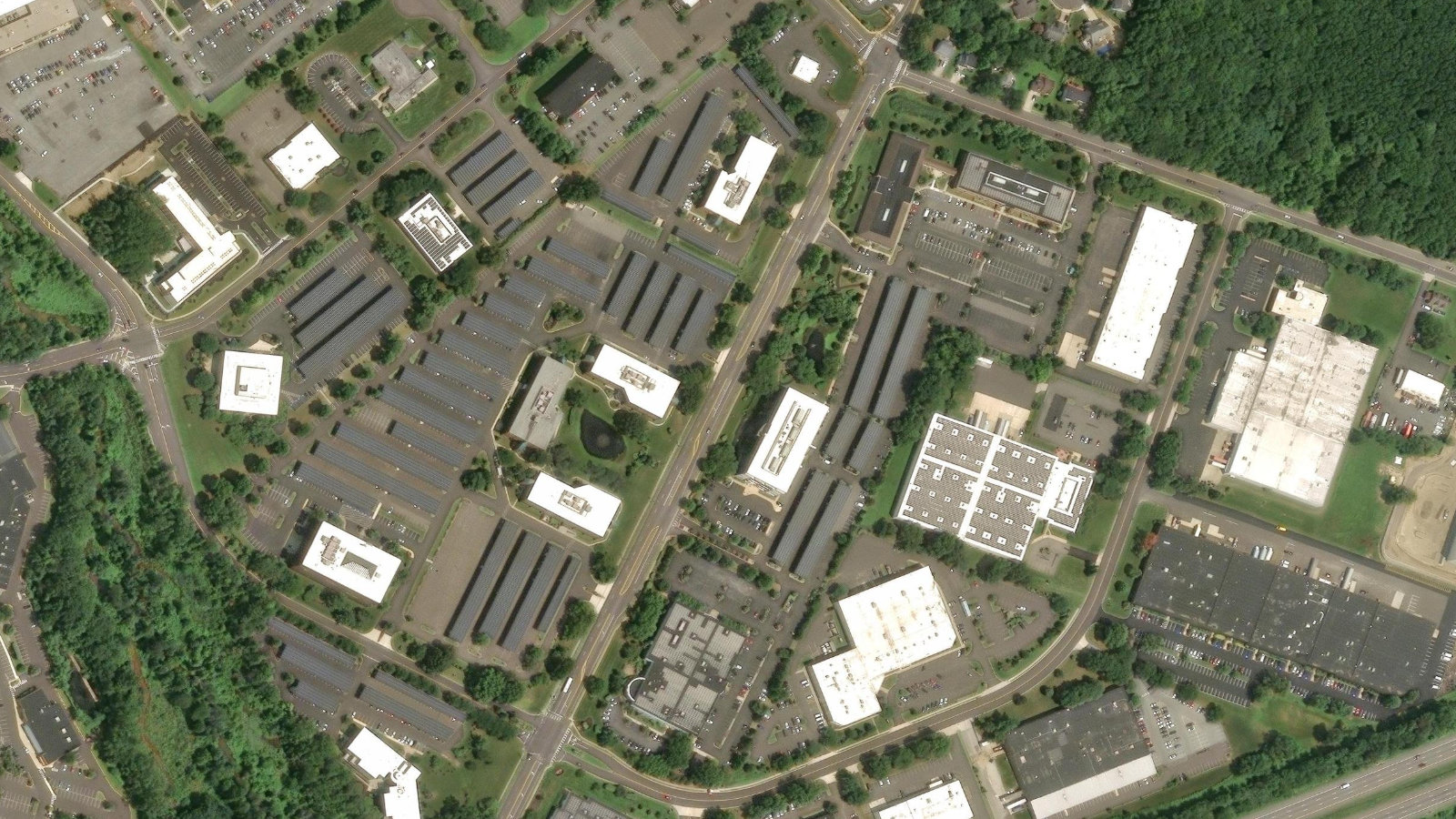350 FELLOWSHIP ROAD, MOUNT LAUREL, NJ（本社・衛星）