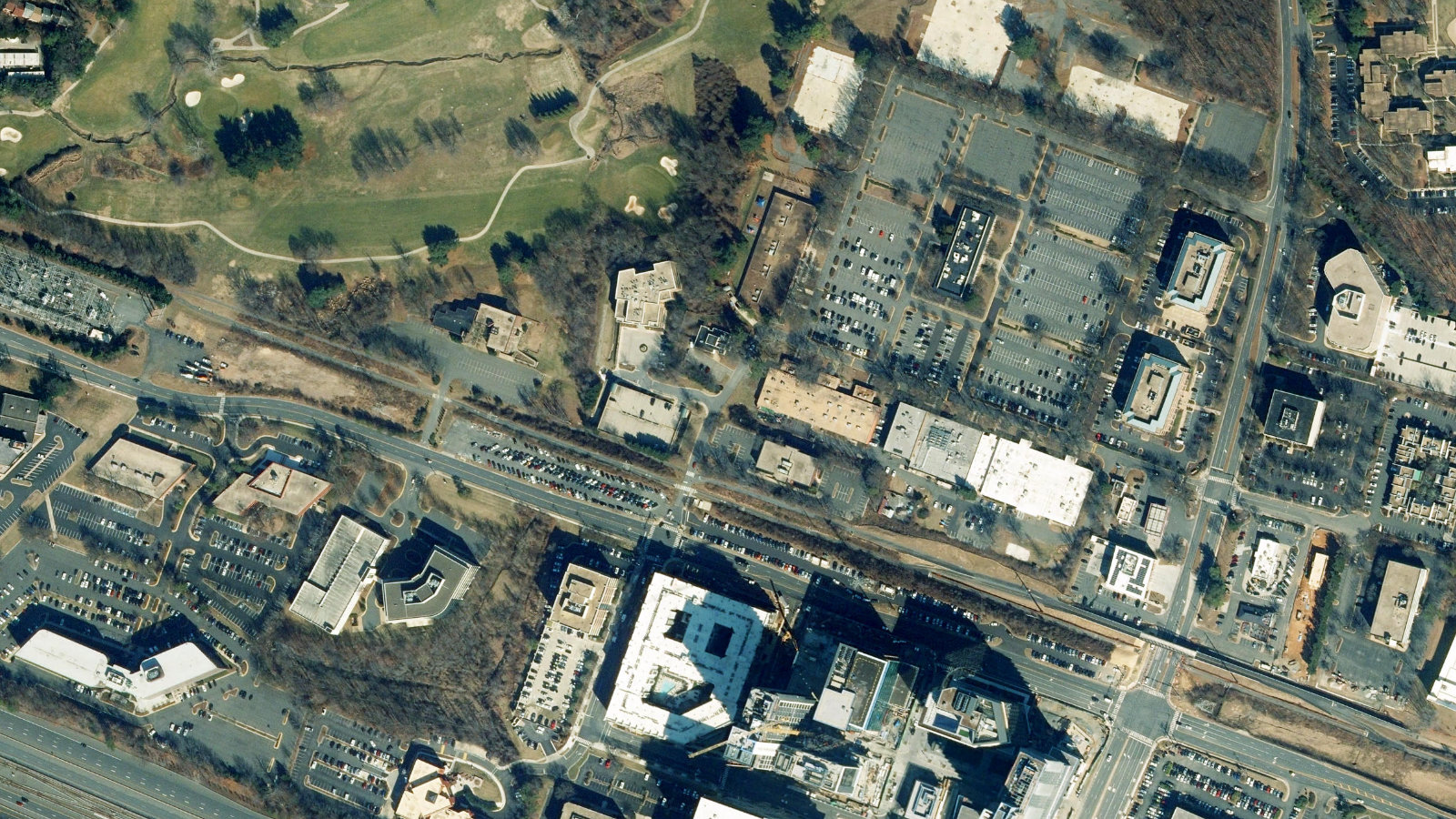 1943 ISAAC NEWTON SQUARE, RESTON, VA（本社・衛星）