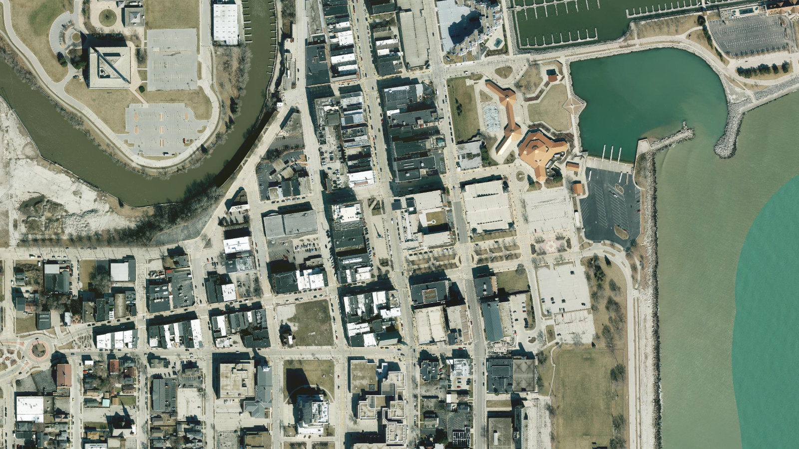 555 MAIN STREET, RACINE, WI(本社・衛星)
