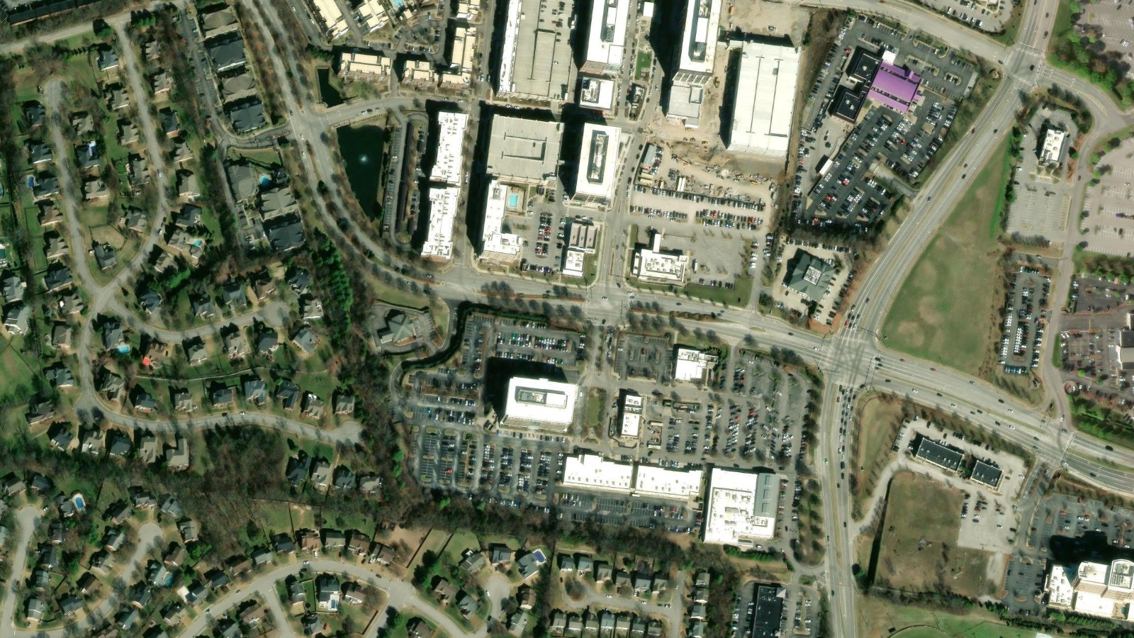 1550 W. MCEWEN DRIVE, FRANKLIN, TN（本社・衛星）