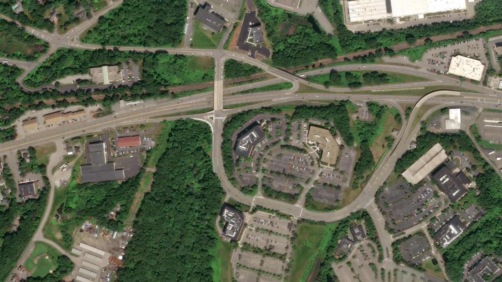 200 CROSSING BOULEVARD, FRAMINGHAM, MA(本社・衛星)