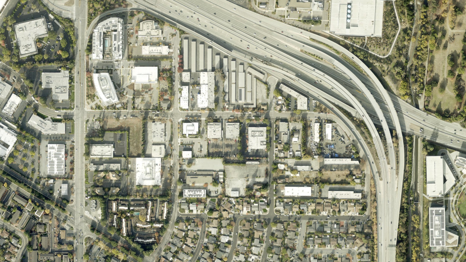 1049 TERRA BELLA AVENUE, MOUNTAIN VIEW, CA（本社・衛星）