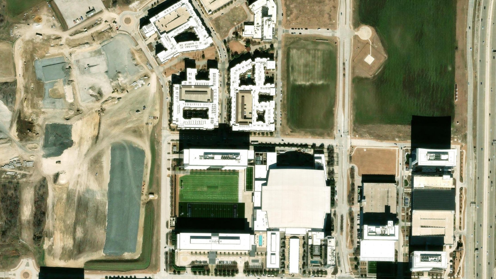 6425 HALL OF FAME LANE, FRISCO, TX（本社・衛星）