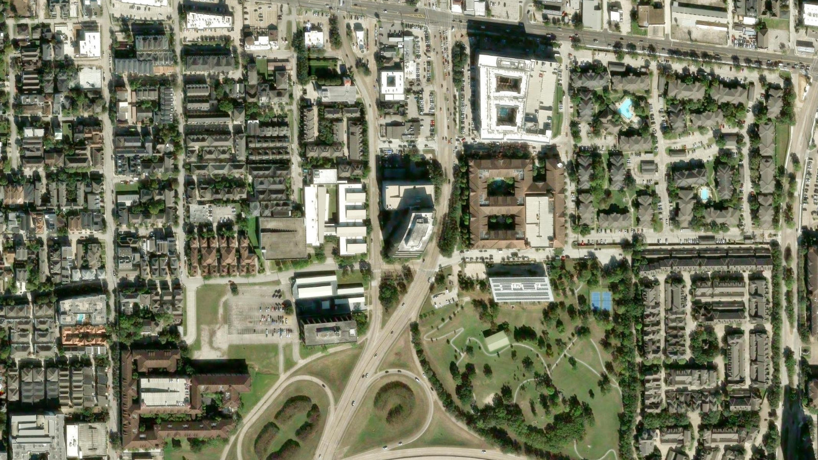 55 WAUGH DRIVE, HOUSTON, TX(本社・衛星)