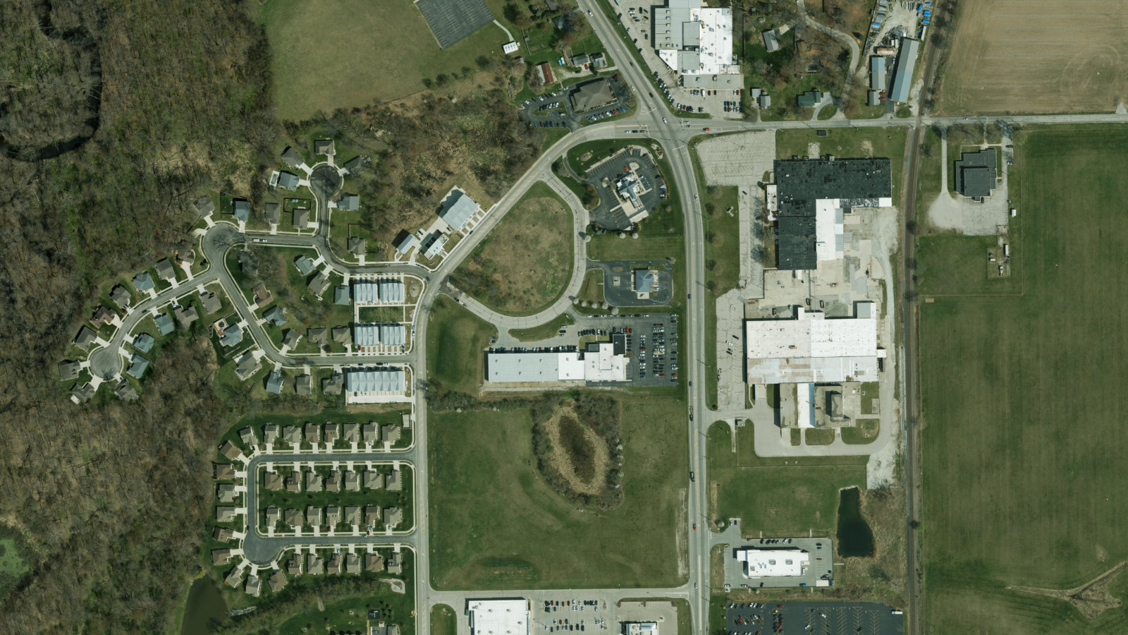 2850 FRONTIER DRIVE, WARSAW, IN(本社・衛星)