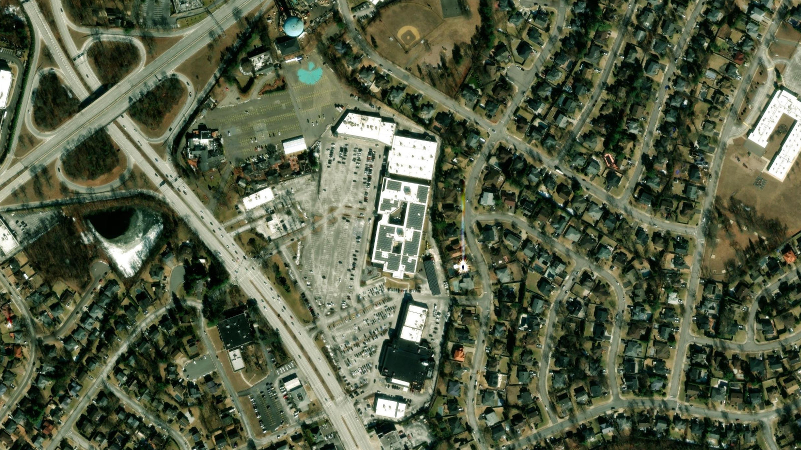 500 NORTH BROADWAY, JERICHO, NY(本社・衛星)