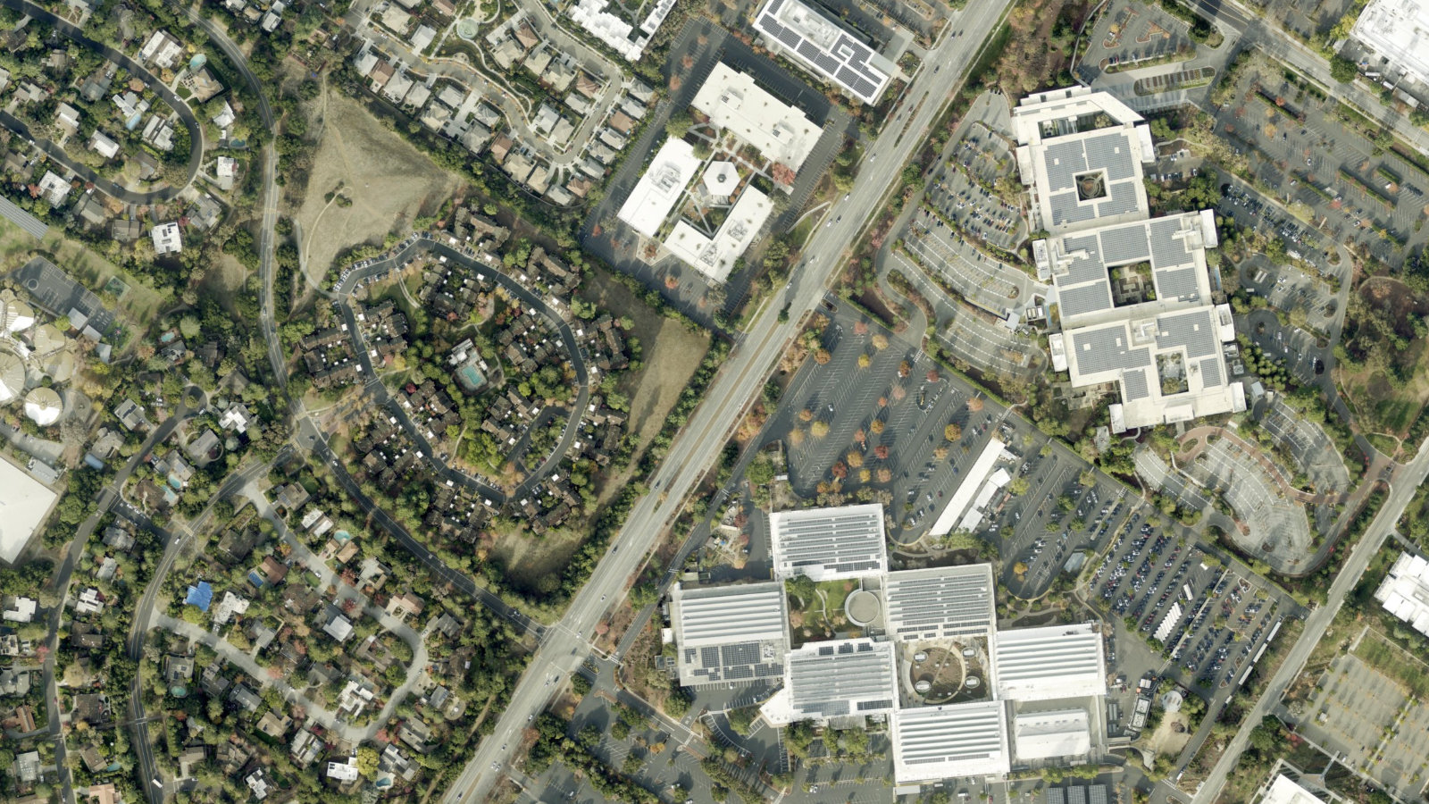 1250 PAGE MILL RD, PALO ALTO, CA（本社・衛星）