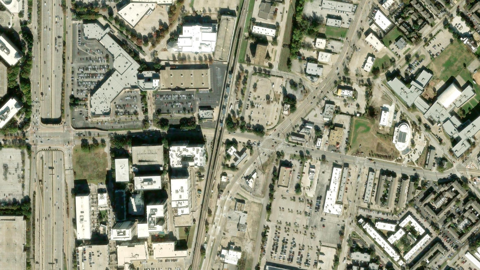 8176 PARK LANE, DALLAS, TX（本社・衛星）