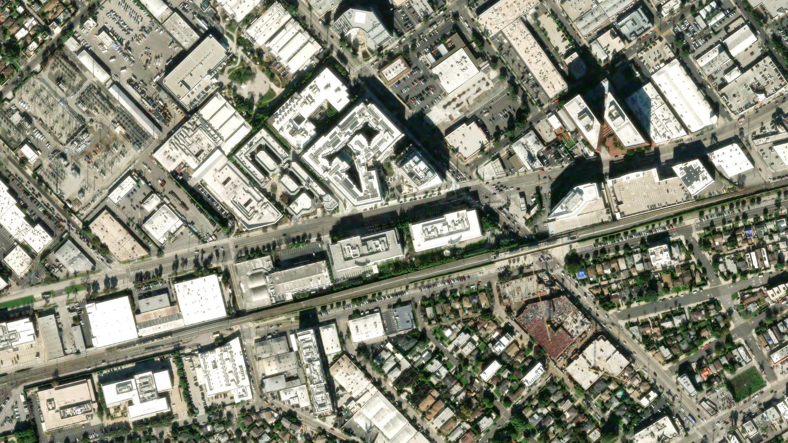 12200 W. OLYMPIC BLVD., LOS ANGELES, CA(本社・衛星)