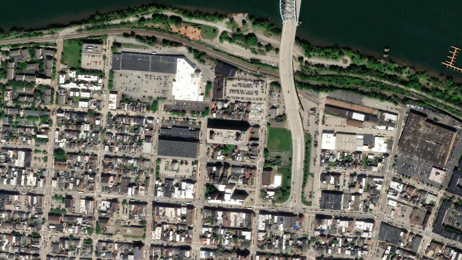 2100 WHARTON STREET, PITTSBURGH, PA(本社・衛星)