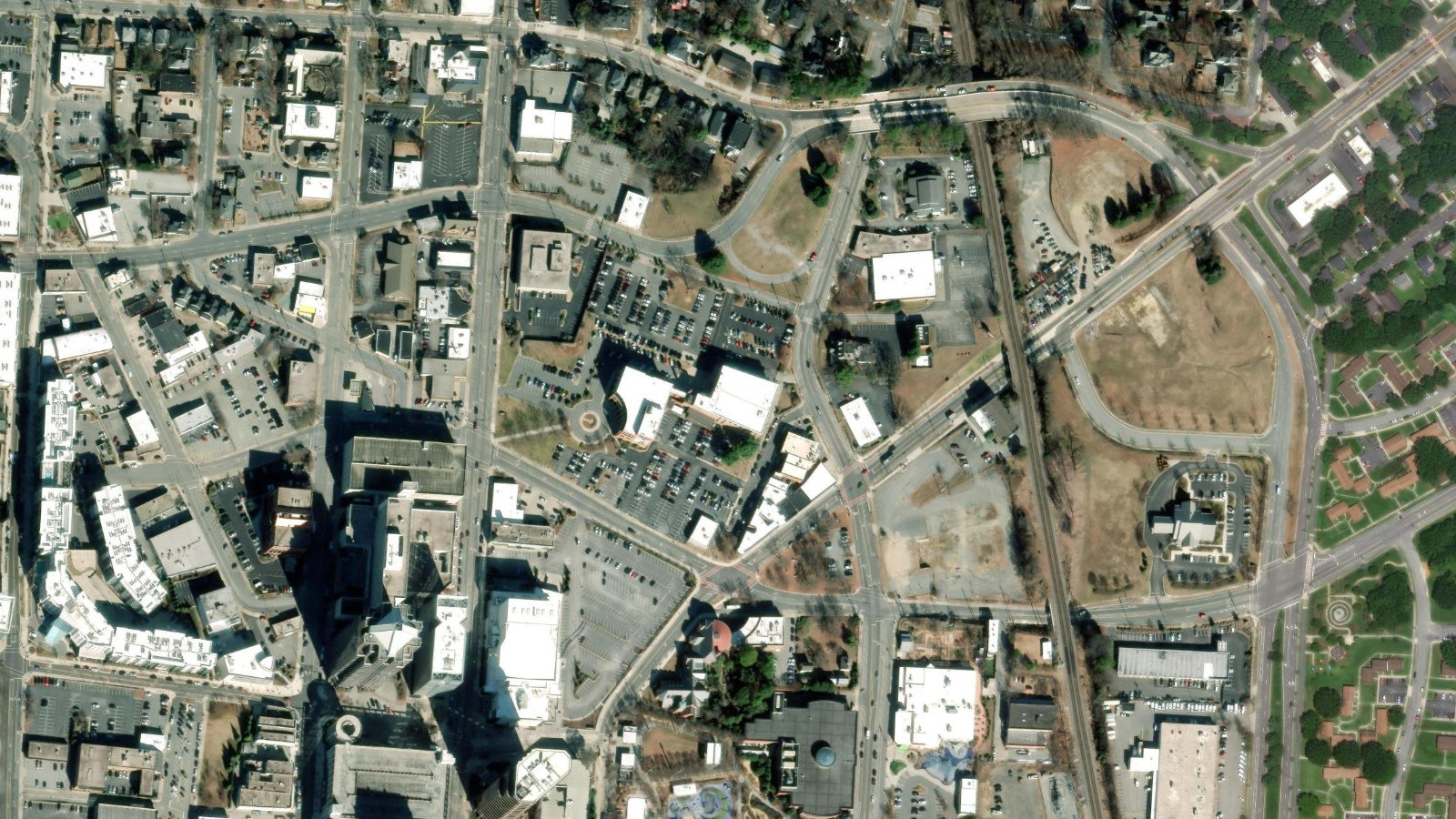 400 N. ELM STREET, GREENSBORO, NC(本社・衛星)