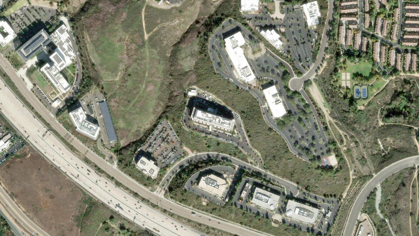 4930 DIRECTORS PLACE, SAN DIEGO, CA（本社・衛星）
