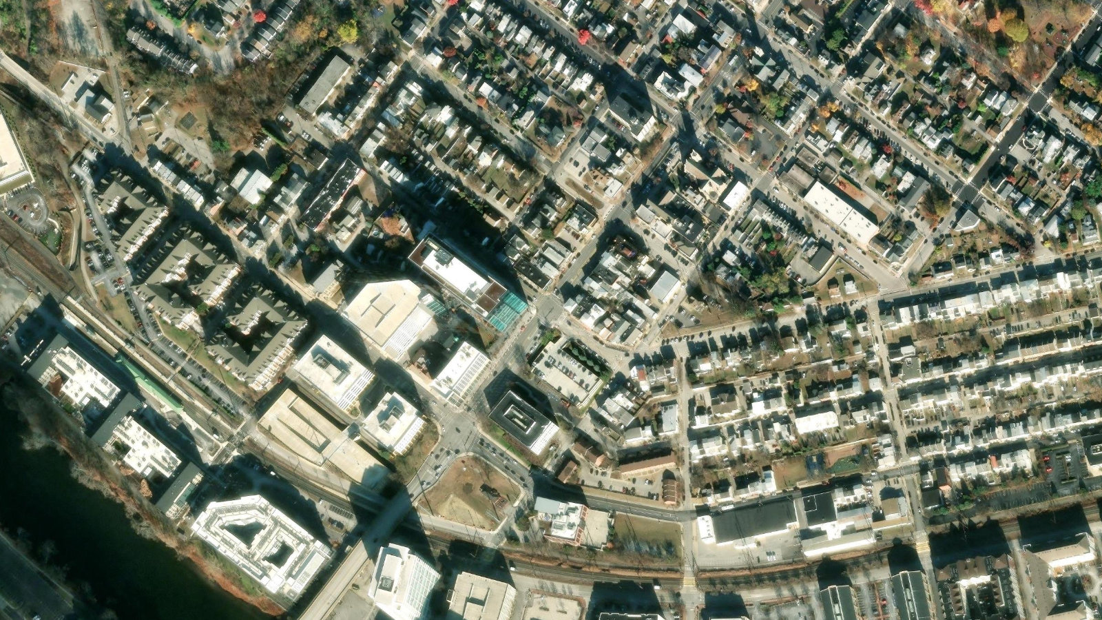 ONE QUAKER PARK, CONSHOHOCKEN, PA(本社・衛星)