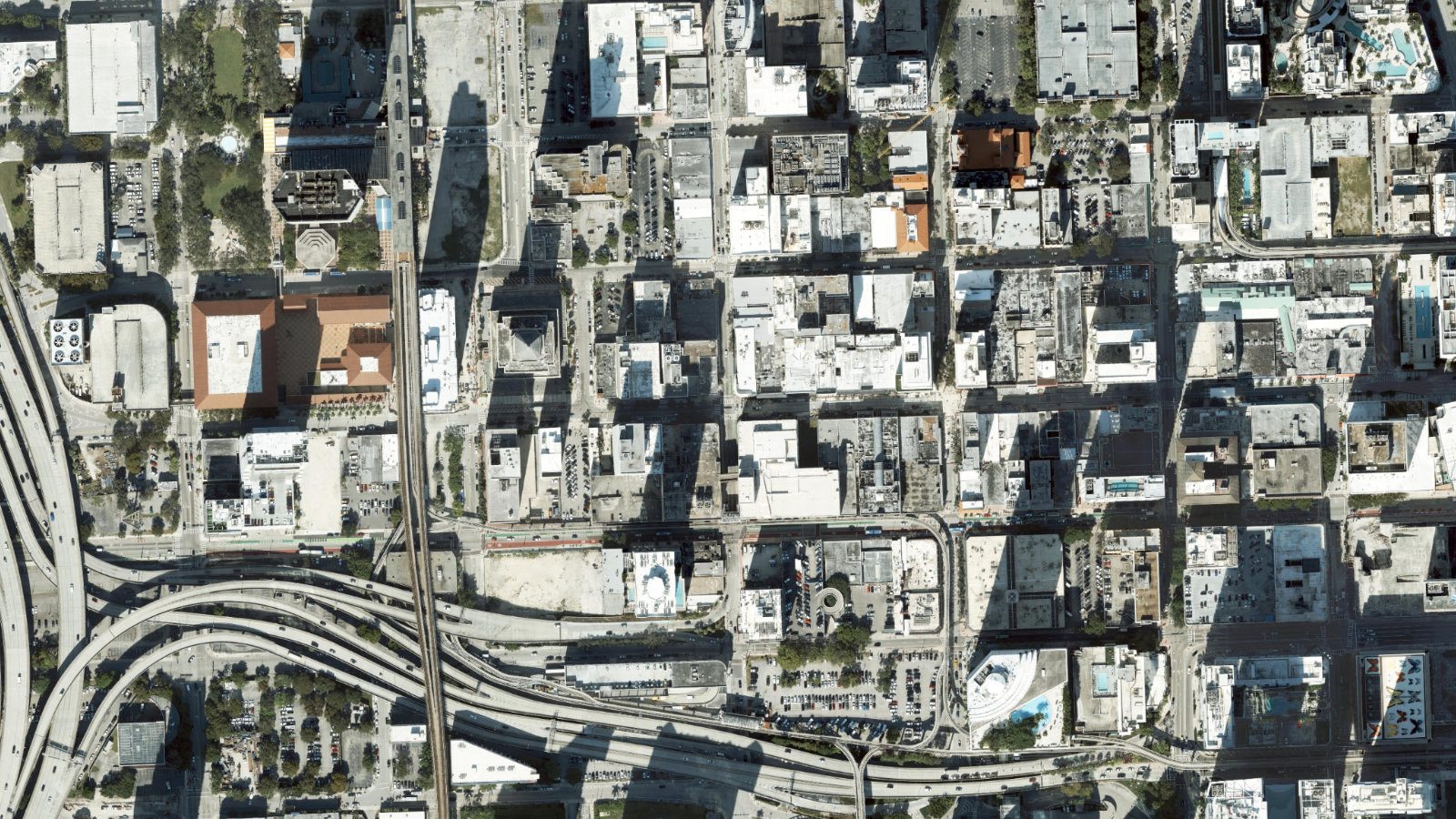 PMB 1158, 1000 BRICKELL AVE., MIAMI, FL(本社・衛星)