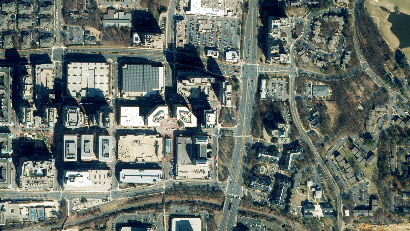 1750 PRESIDENTS STREET, RESTON, VA（本社・衛星）