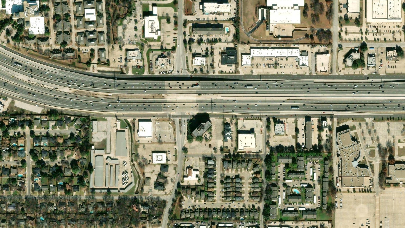 1600 AIRPORT FREEWAY, BEDFORD, TX(本社・衛星)