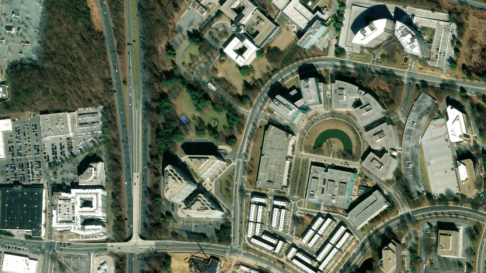 6901 ROCKLEDGE DR, BETHESDA, MD(本社・衛星)