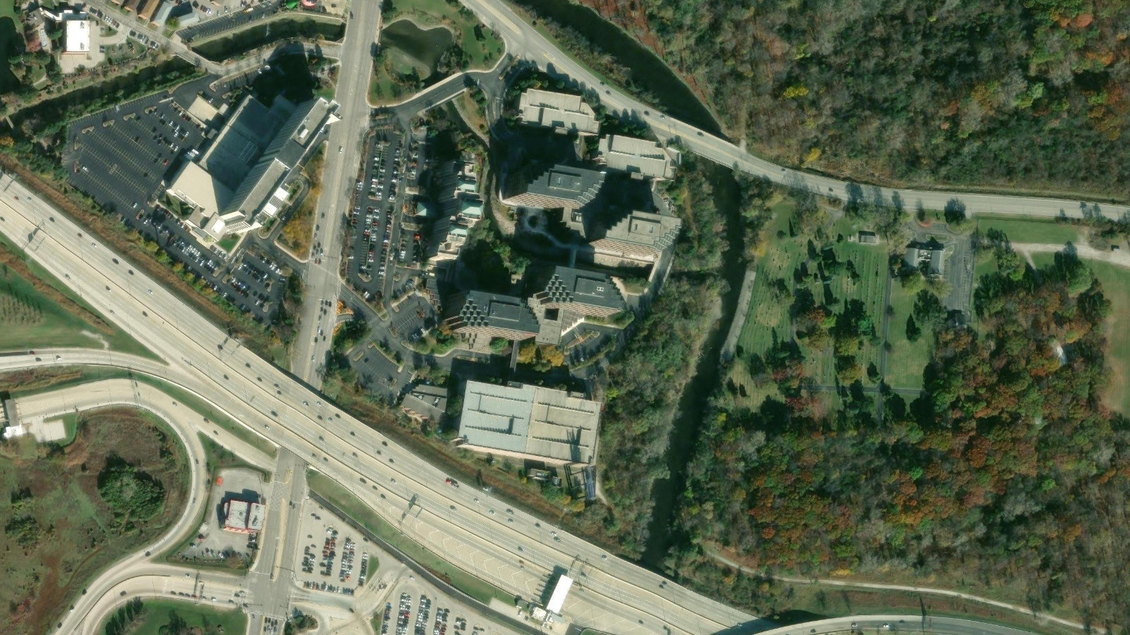 6133 NORTH RIVER ROAD, ROSEMONT, IL(本社・衛星)