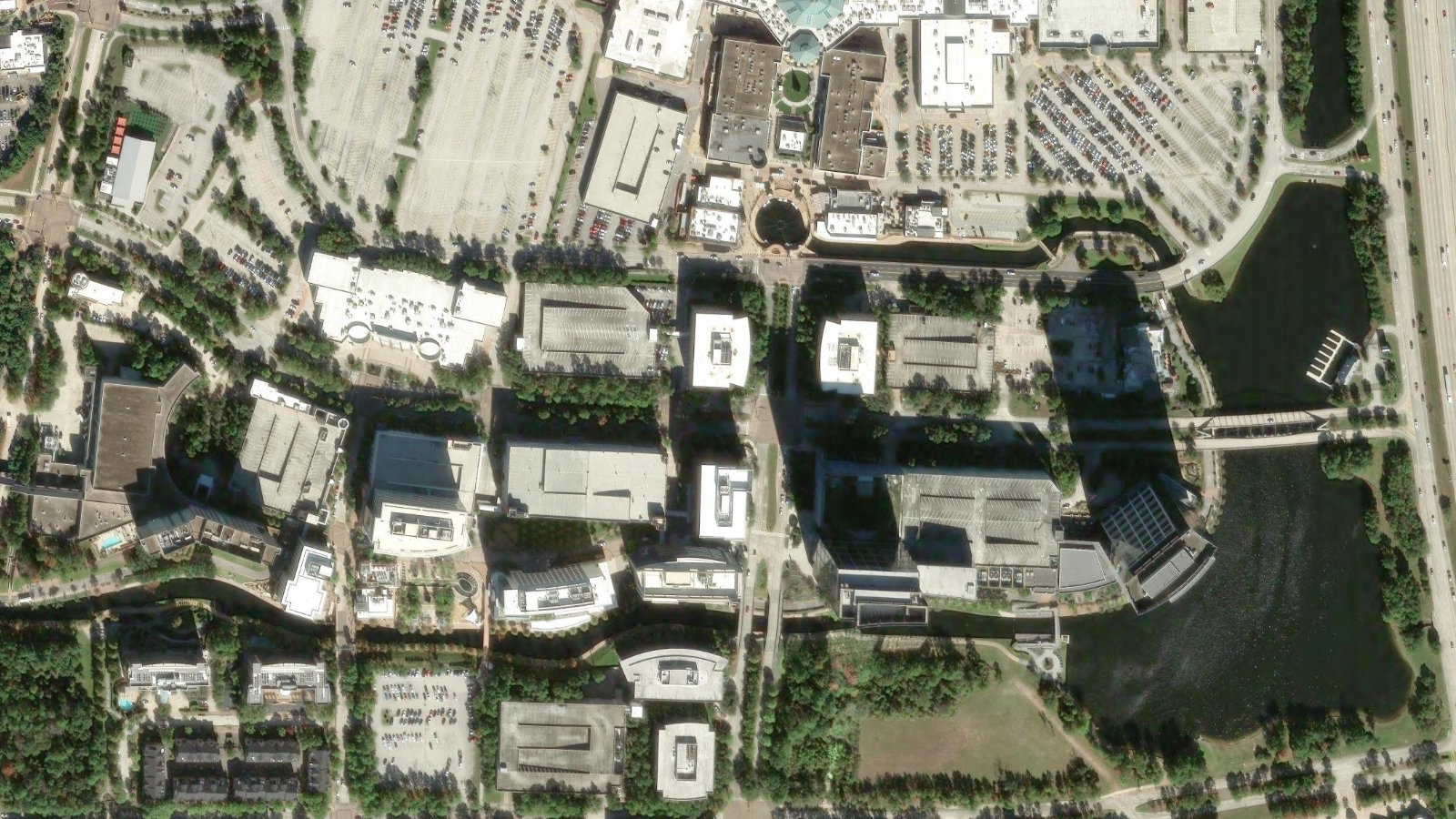 1450 LAKE ROBBINS DRIVE, THE WOODLANDS, TX（本社・衛星）