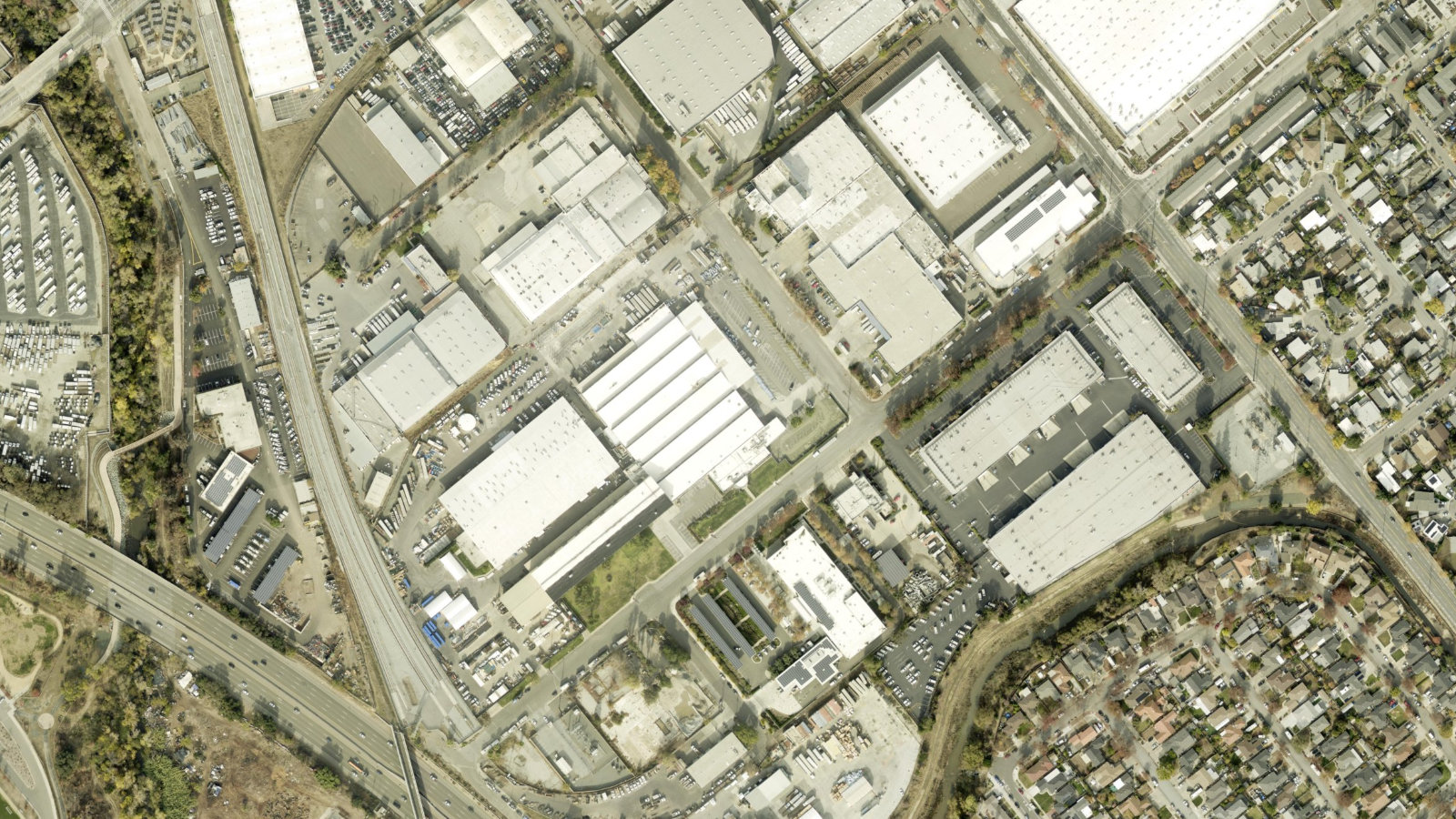 1601 LAS PLUMAS AVENUE, SAN JOSE, CA(本社・衛星)