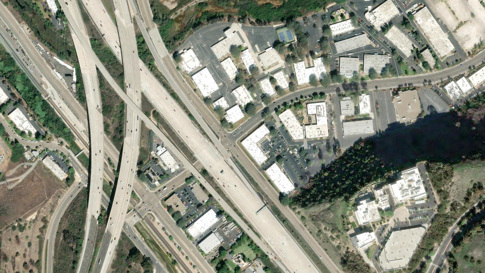 3911 SORRENTO VALLEY BLVD, SAN DIEGO, CA(本社・衛星)
