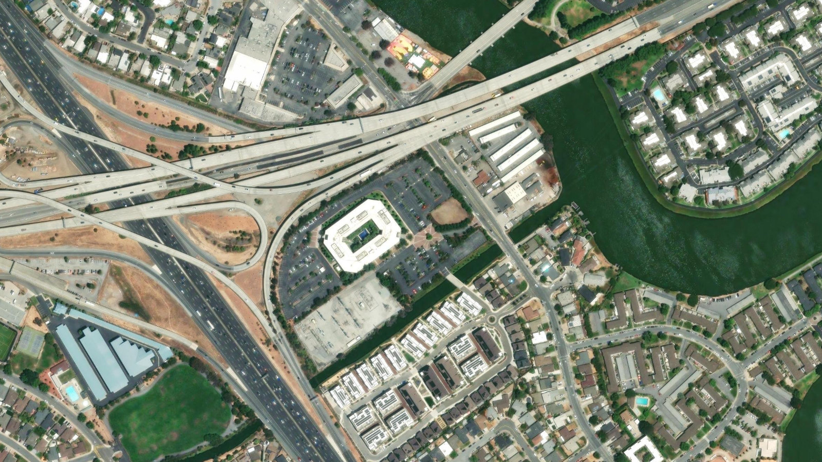 1900 SOUTH NORFOLK STREET, SAN MATEO, CA(本社・衛星)