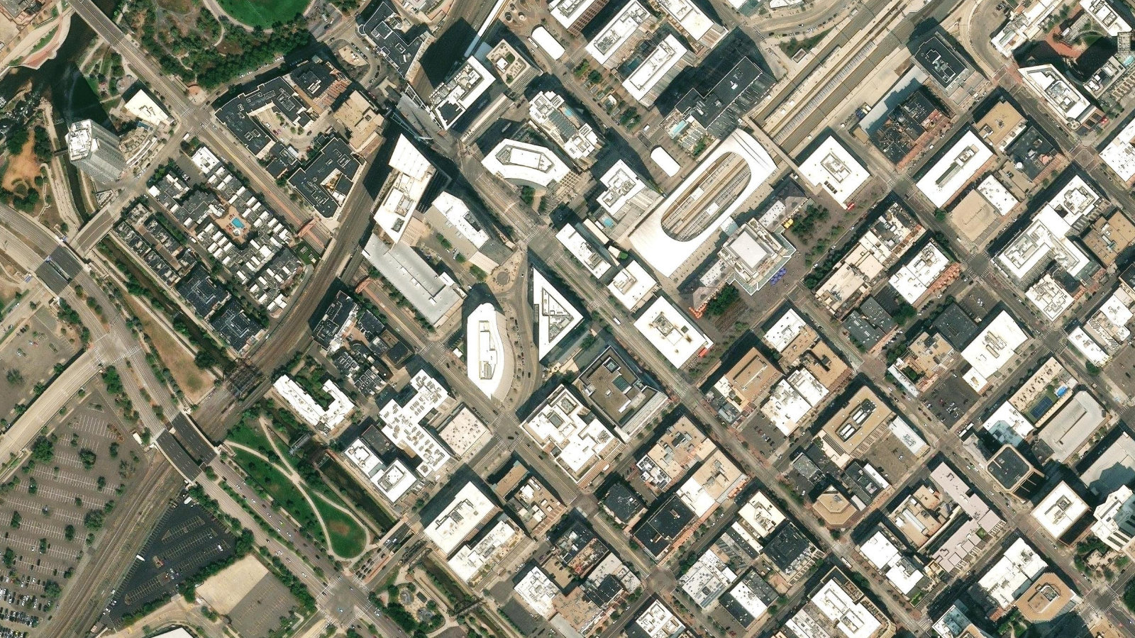 1550 WEWATTA STREET, DENVER, CO(本社・衛星)