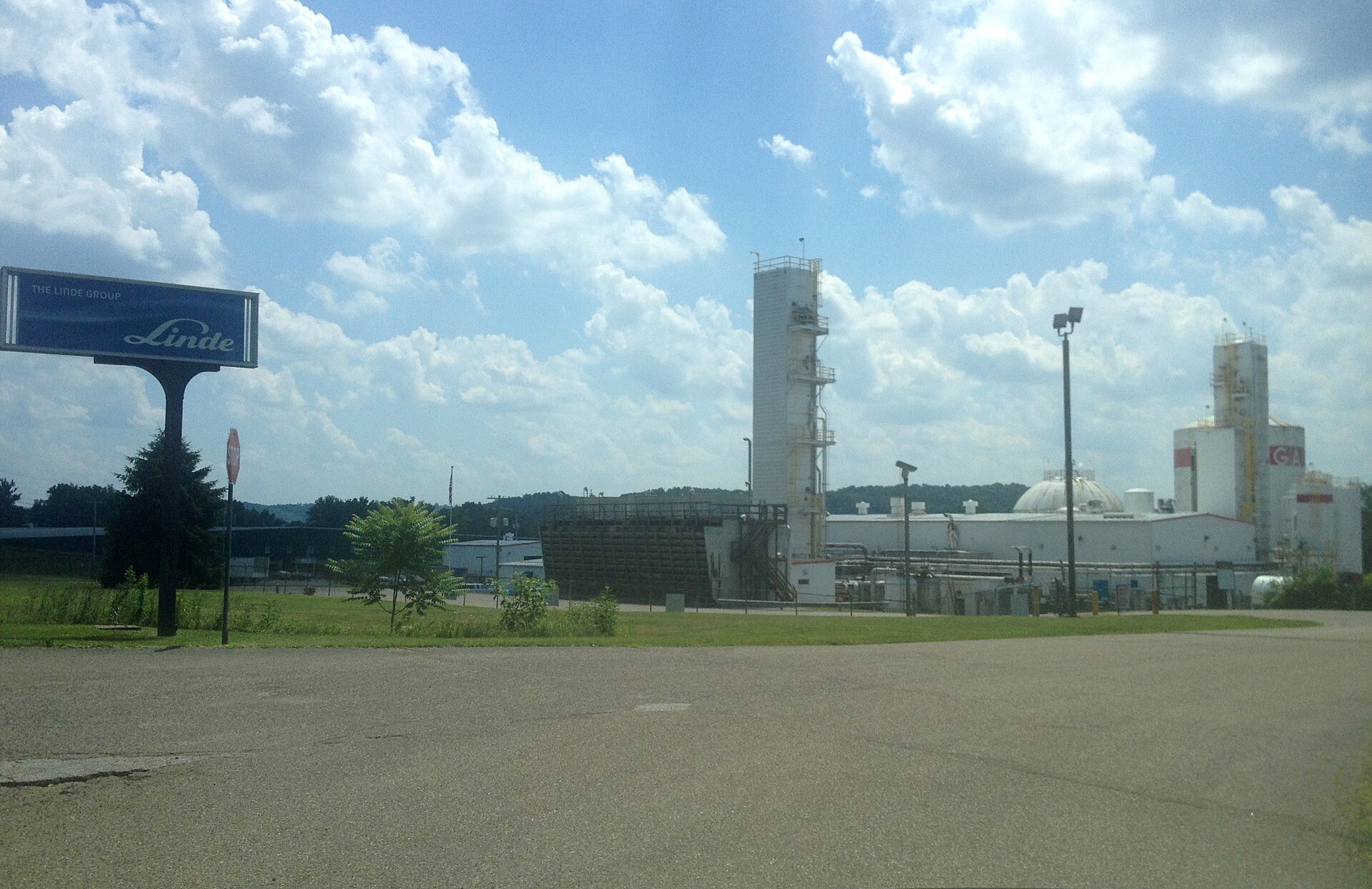Linde (previously AGA) air separation plant in Washington, West Virginia.